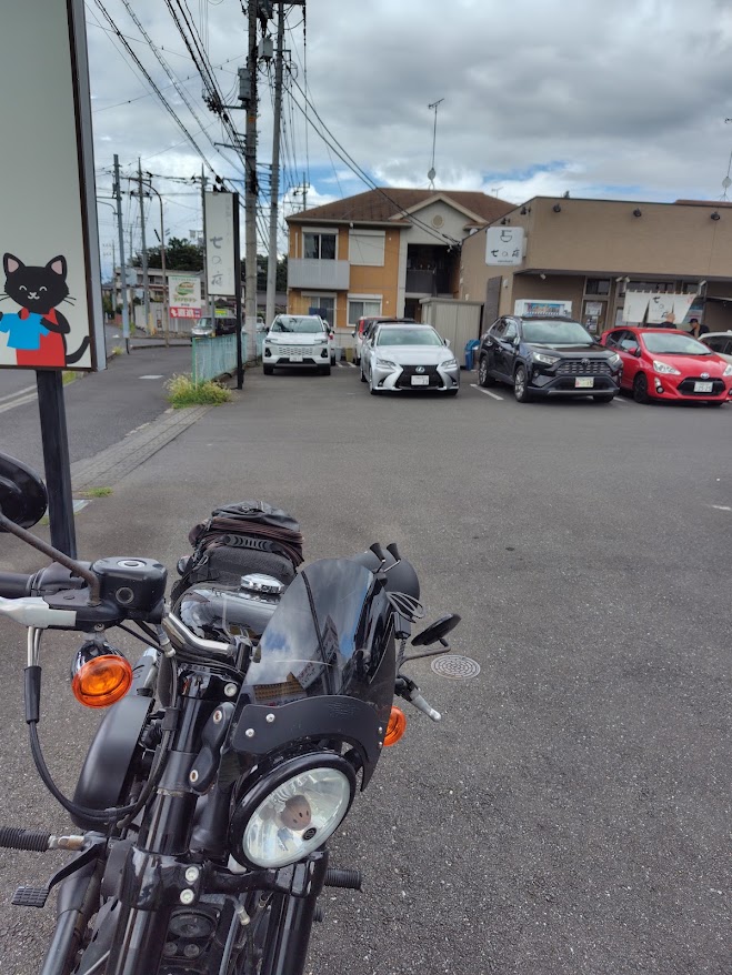 土曜14時30分、七の庫の駐車場は満車でした